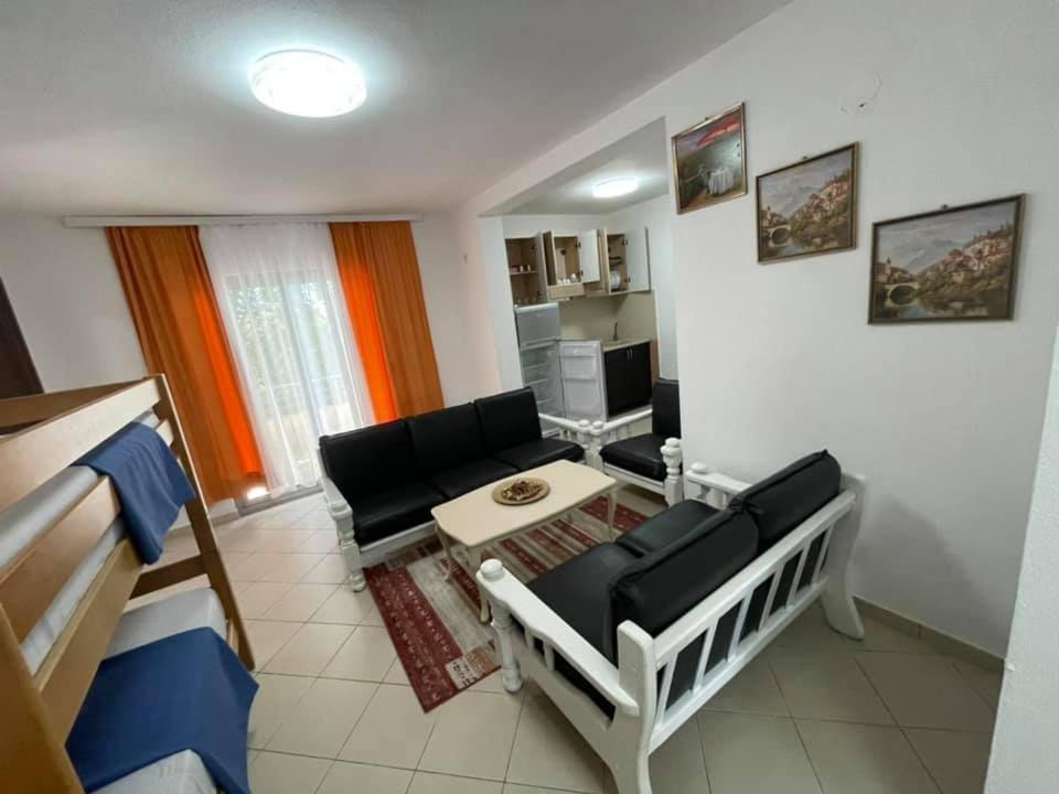 Aparthotel Vila Tufi Velipojë 외부 사진