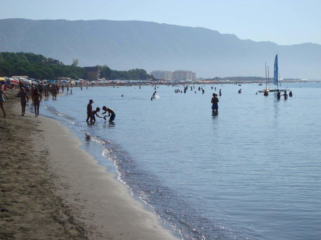 Aparthotel Vila Tufi Velipojë 객실 사진